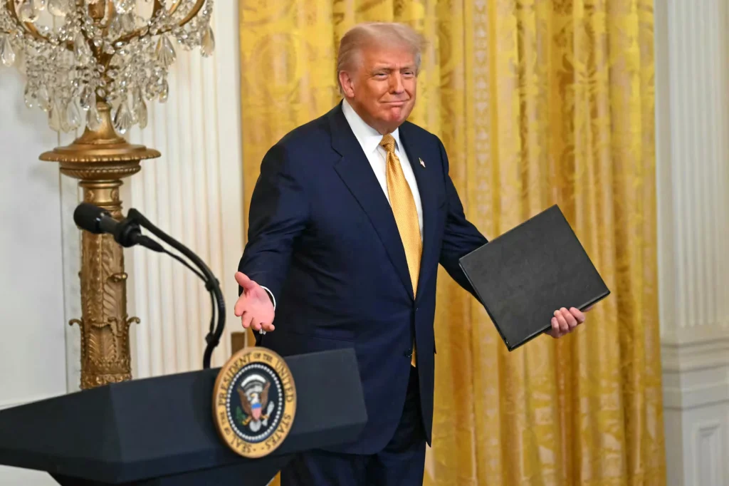  Trump touts ‘biggest deal ever made’ as US and EU sketch trade framework