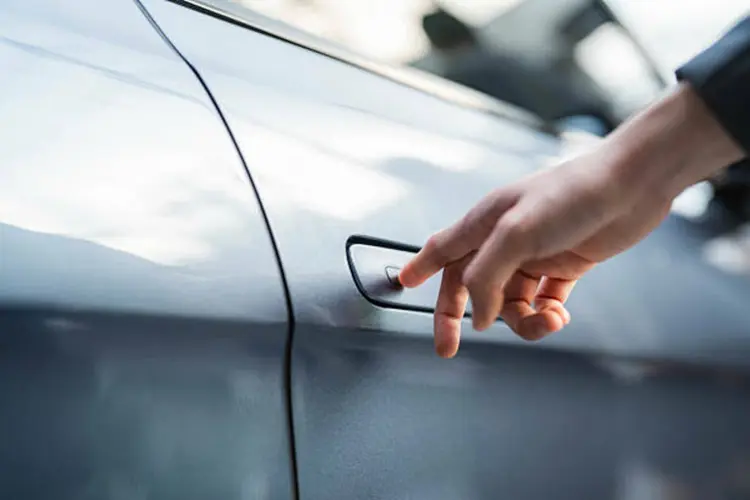 Why Tesla’s Door Handles Are Facing Safety Concerns